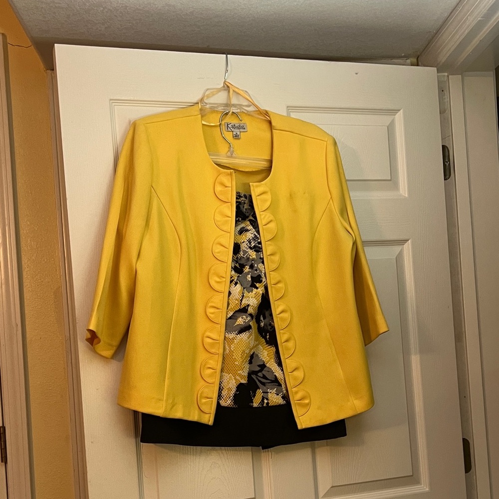 Elegant Yellow Skirt Set with Floral Accents